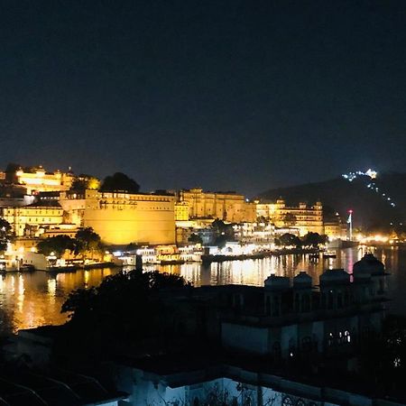 Hotel Nirvana Lakeside Udaipur Extérieur photo