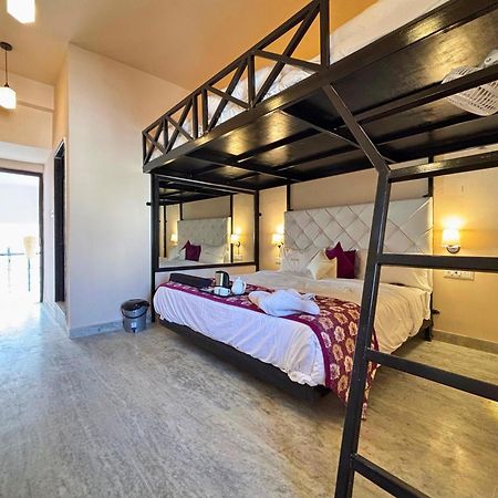 Hotel Nirvana Lakeside Udaipur Extérieur photo