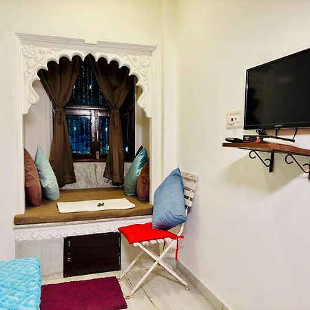 Hotel Nirvana Lakeside Udaipur Extérieur photo