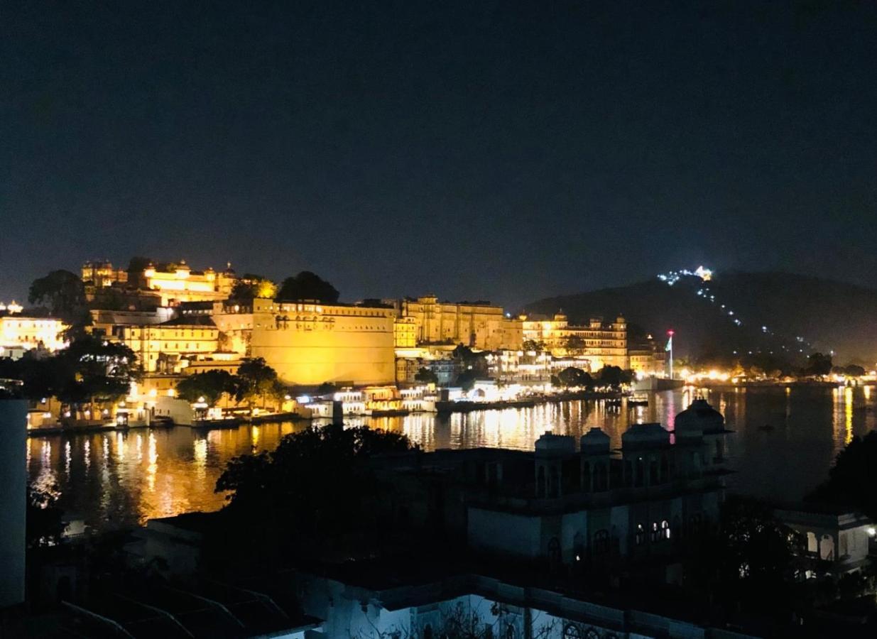 Hotel Nirvana Lakeside Udaipur Extérieur photo