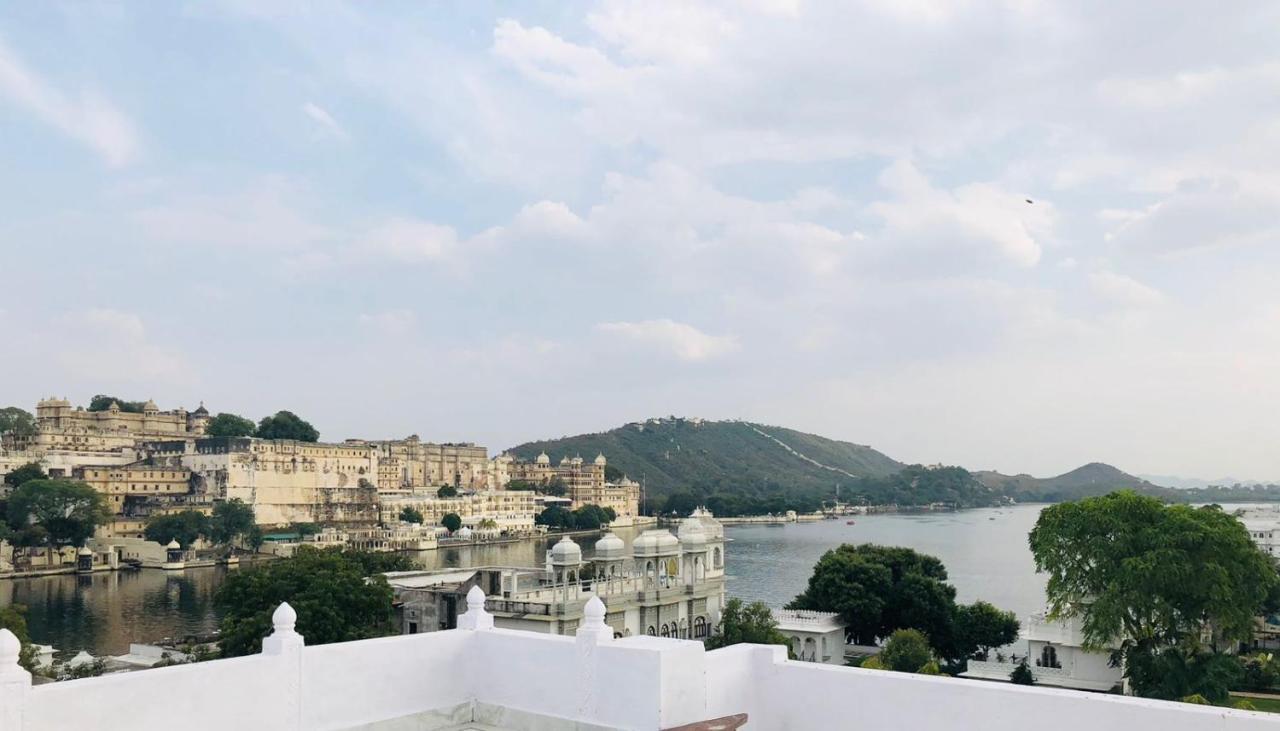 Hotel Nirvana Lakeside Udaipur Extérieur photo