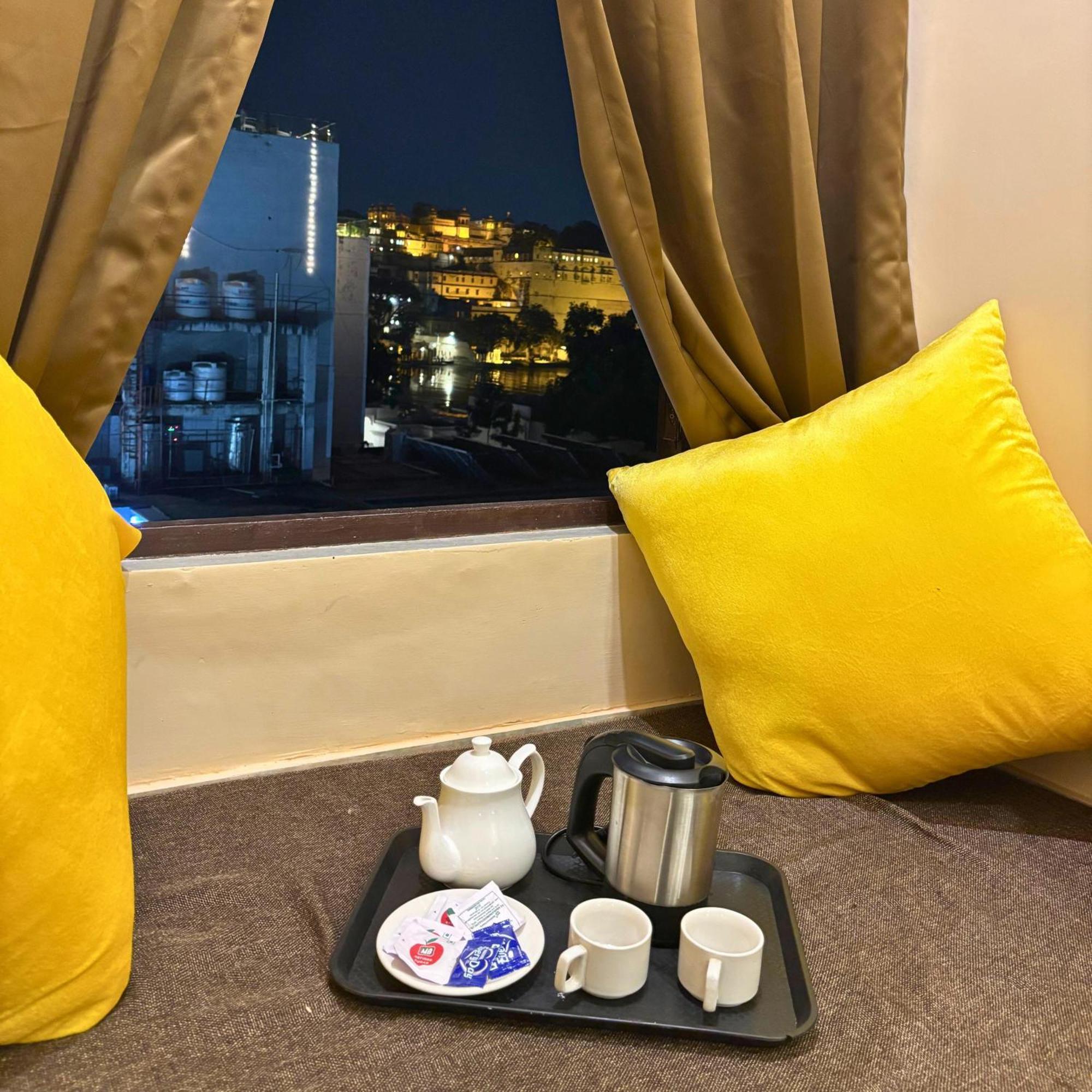 Hotel Nirvana Lakeside Udaipur Extérieur photo