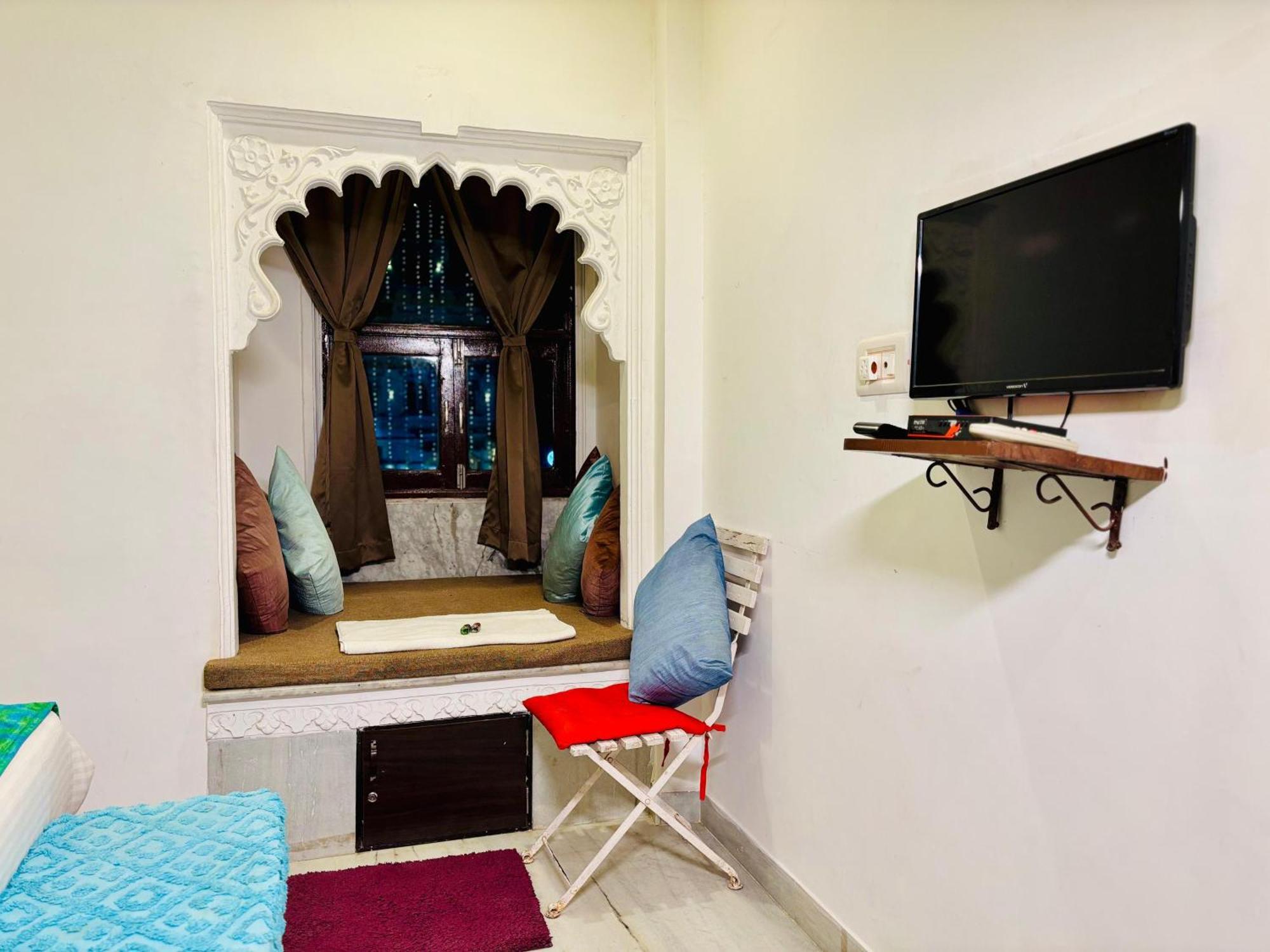 Hotel Nirvana Lakeside Udaipur Extérieur photo