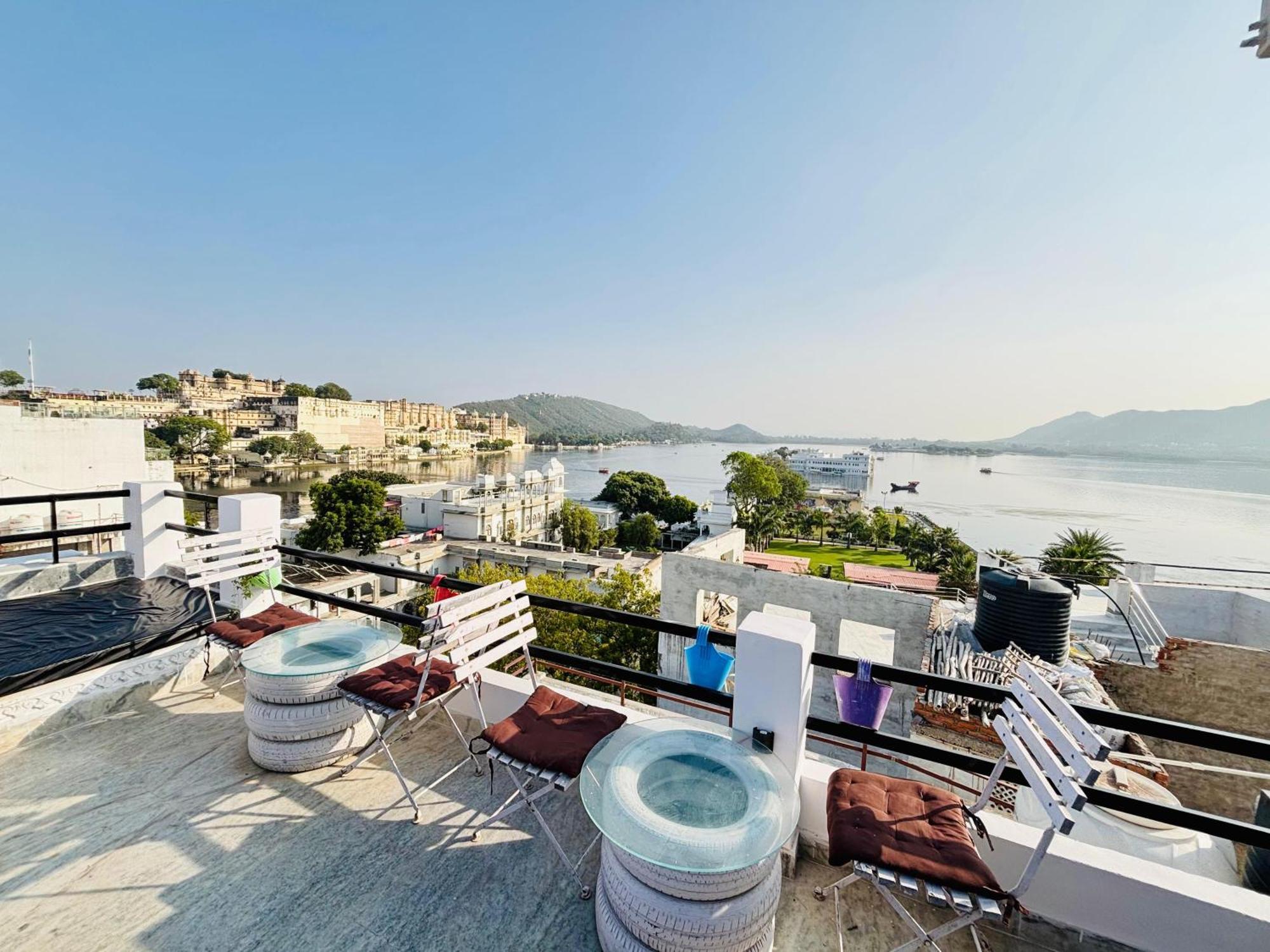 Hotel Nirvana Lakeside Udaipur Extérieur photo